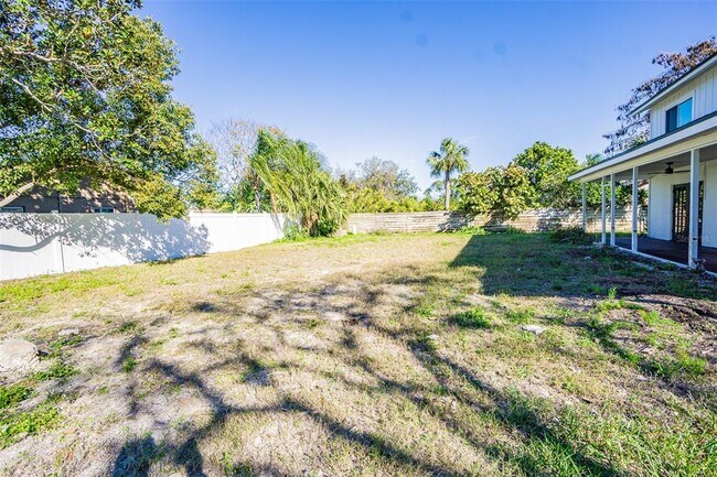 Building Photo - 6370 Conniewood Square