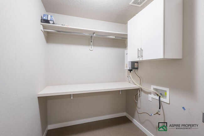 Building Photo - Heart of Meridian 4 Bed 3 Bath