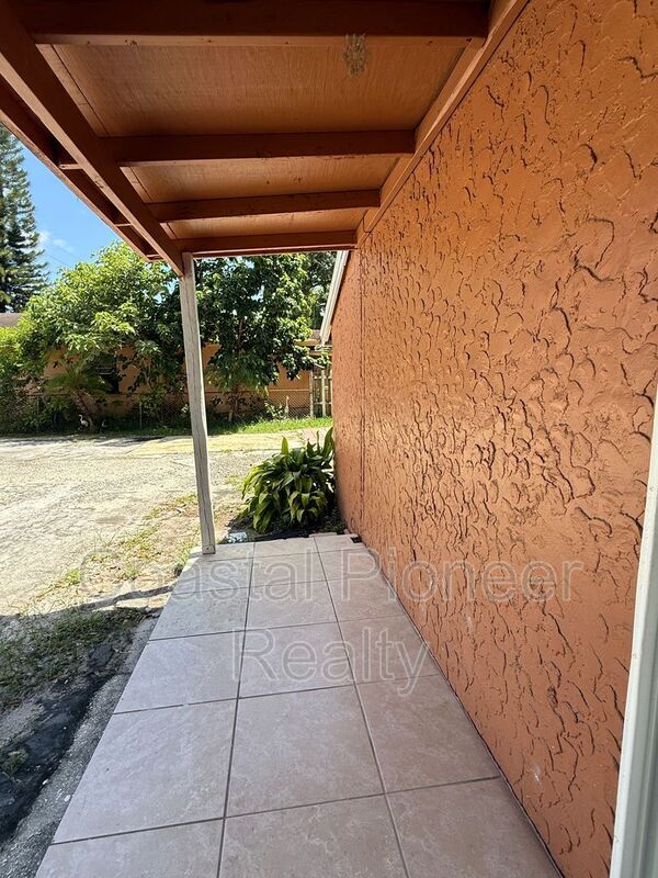 Building Photo - 2106 N Himes Ave