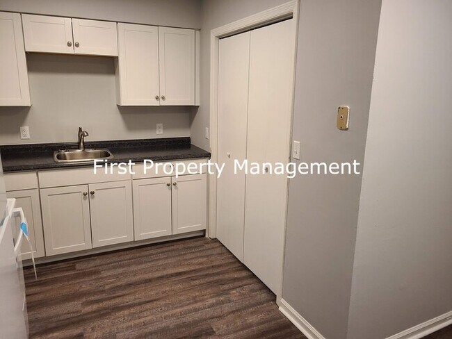 Building Photo - Remodeled - East Ridge Townhouse