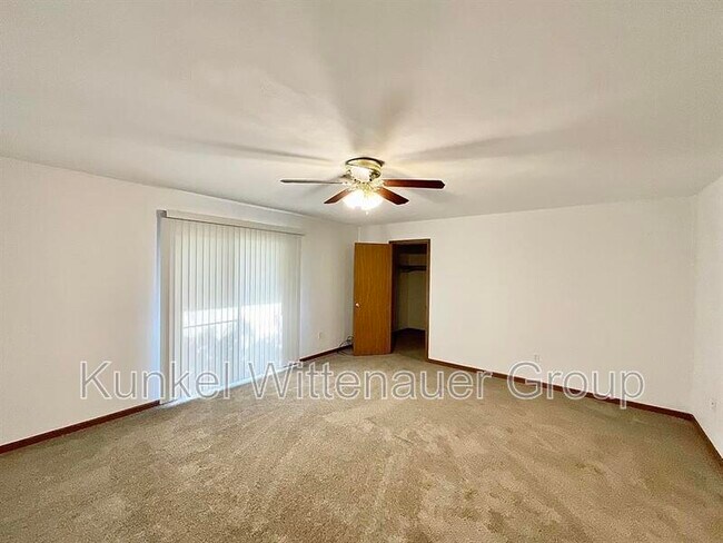 Building Photo - 156 Marion Dr