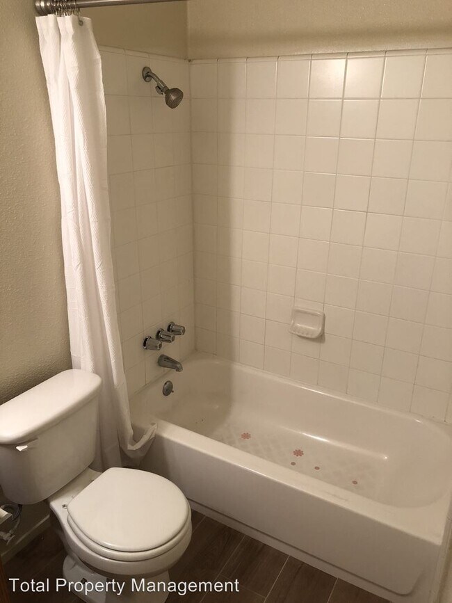 Building Photo - 2 br, 1 bath House - 3532 S. Woodland St.