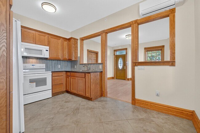 Building Photo - 43 Ackerman St