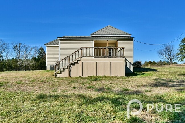 Building Photo - 5674 Duncan Rd