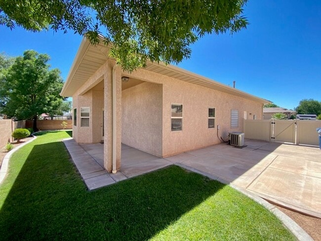 Building Photo - 394 N 2720 E