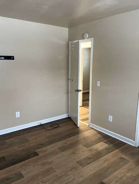 Building Photo - 650 Baltic Dr