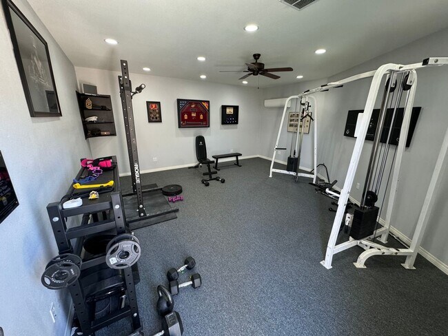 Building Photo - 40123 Vista Ridge Dr