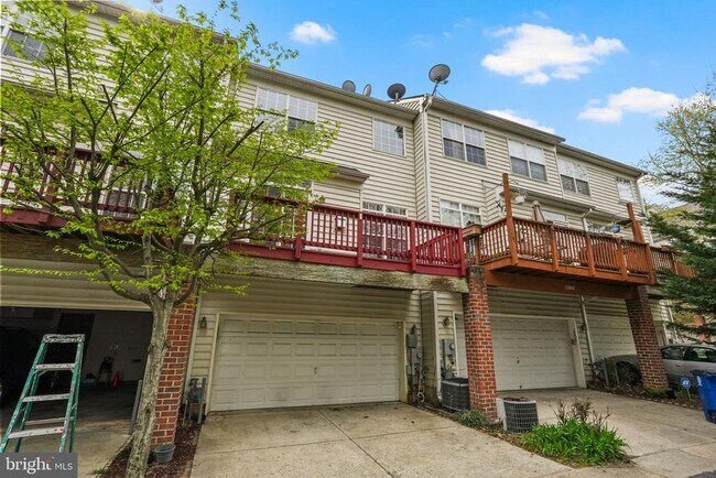 Building Photo - 13044 Town Commons Dr