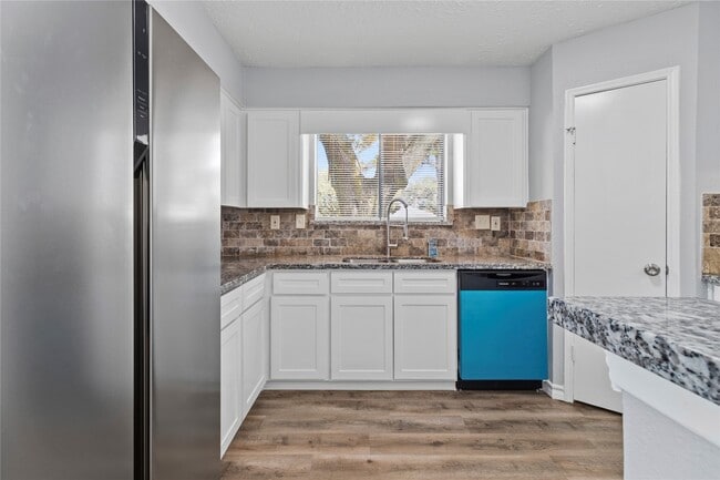 Building Photo - 20903 Union Park Dr