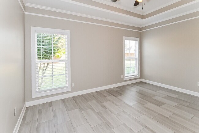 Building Photo - 3400 Valley Crest Dr