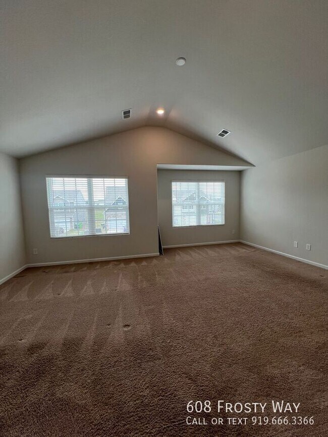 Building Photo - 608 Frosty Way