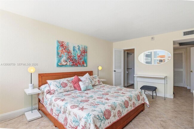 Building Photo - 2030 S Ocean Dr