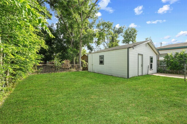 Building Photo - 4715 Engleford St