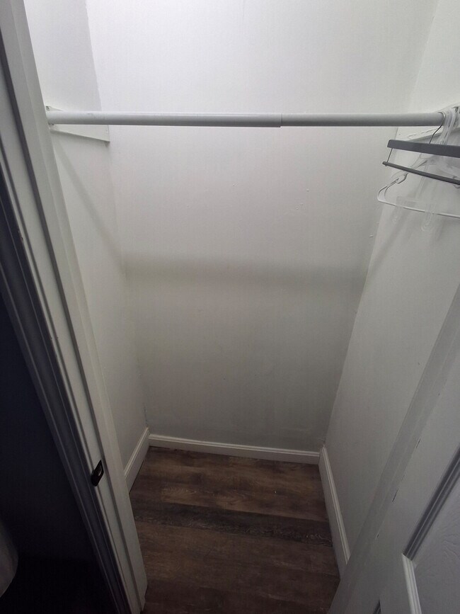 Building Photo - 474 Manton Ave