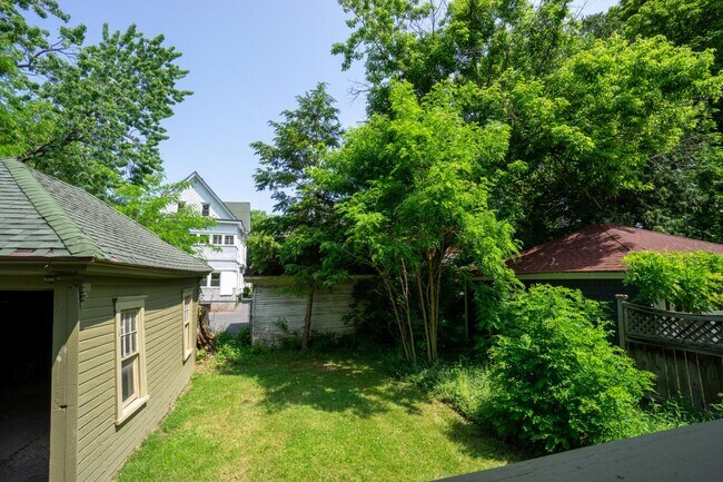 Building Photo - Available 6/1/26 Great Value Hardwood Floo...