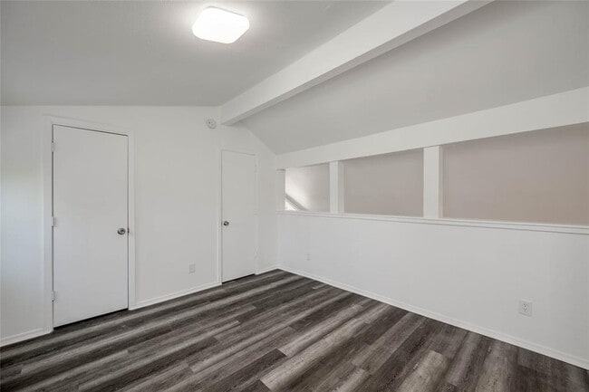 Building Photo - 1303 E St Johns Ave