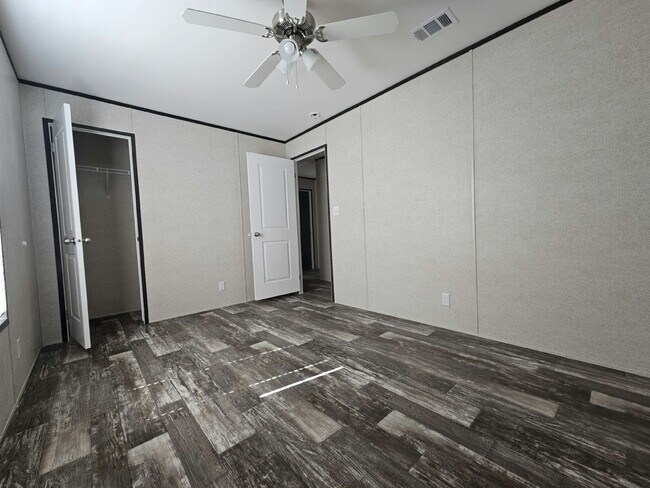 Building Photo - 6571 Hidden Oaks Dr