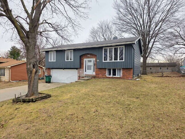 Building Photo - 320 34th St