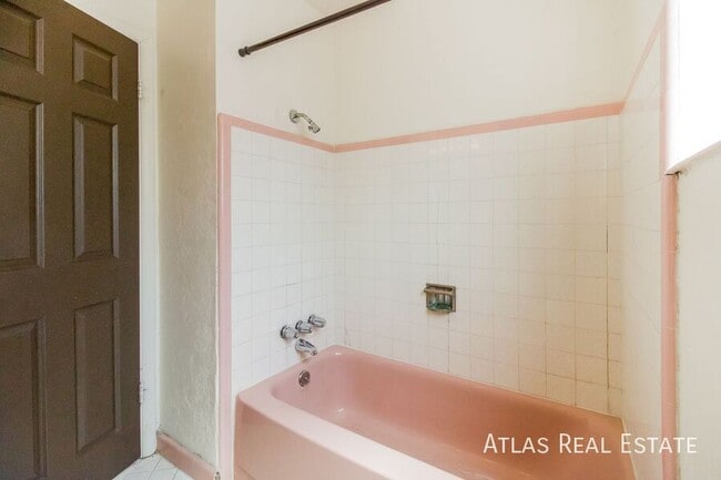 Building Photo - 1365 Emery St W