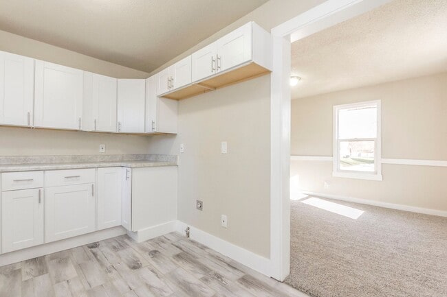 Building Photo - 2-Bedroom, 1-Bathroom Home for Rent