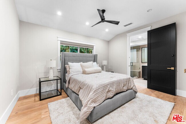 Building Photo - 13339 Margate St