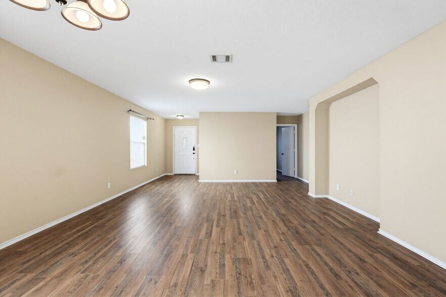 Building Photo - 3935 Regal Rose