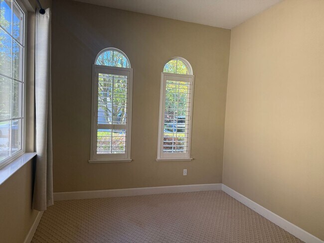 Building Photo - 5221 Clearly Ln