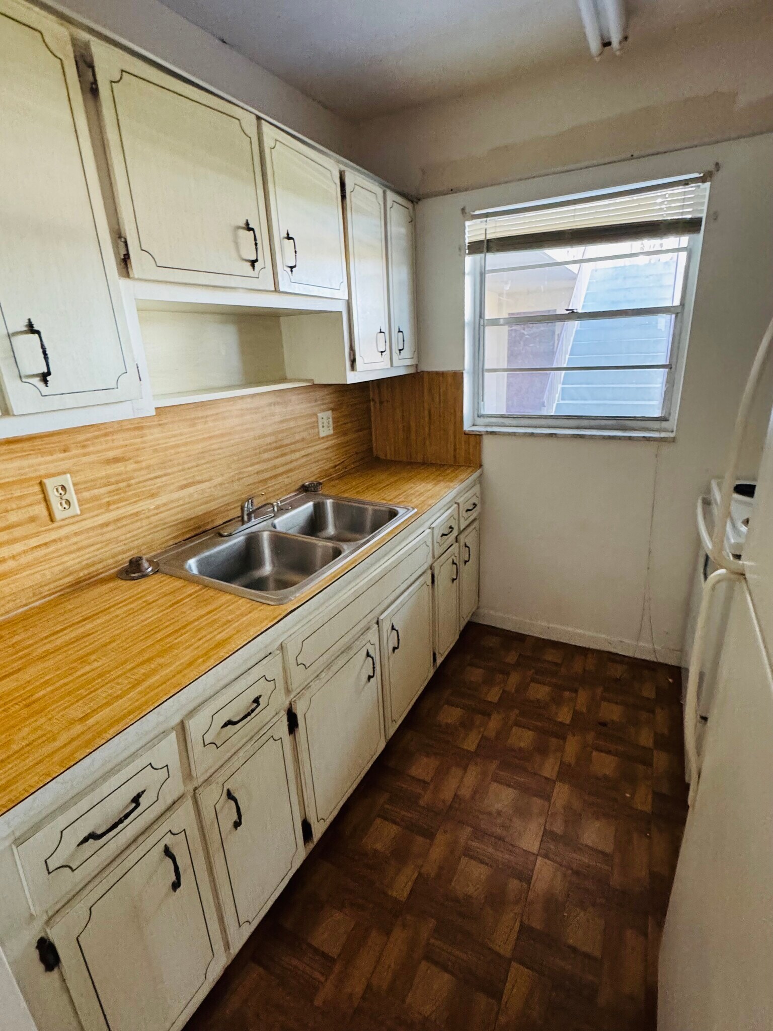 Building Photo - 606 S Center St