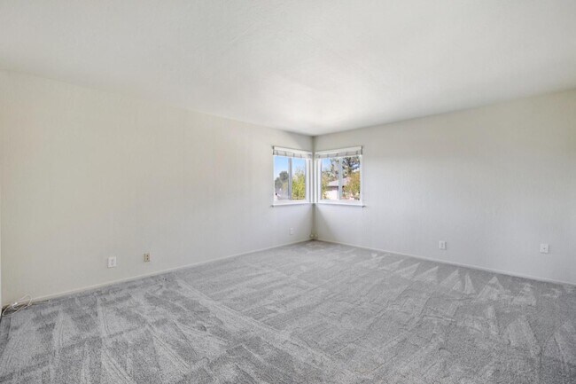 Building Photo - 2016 Fairmont Dr