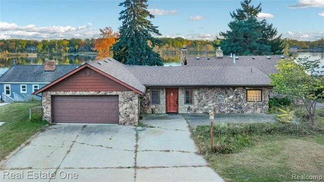 Building Photo - 2739 Lakeridge Ave