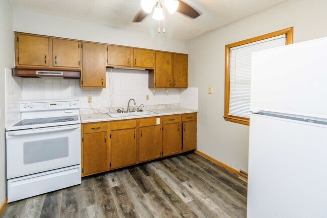 Building Photo - 3605 S Rock Quarry Rd