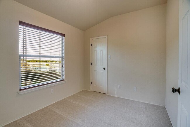 Building Photo - 1206 Hensley Dr