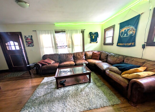 Building Photo - 624 Vine St