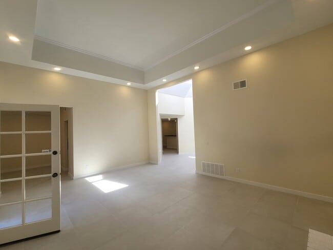 Building Photo - 462 Avenida Adobe