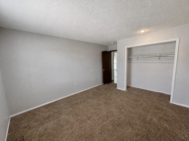 Building Photo - 827-827 N 89th Ct