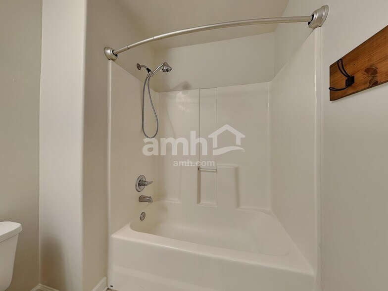 Building Photo - 6677 Springfield Village Ln