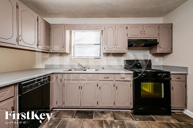 Building Photo - 765 Fieldstone Dr