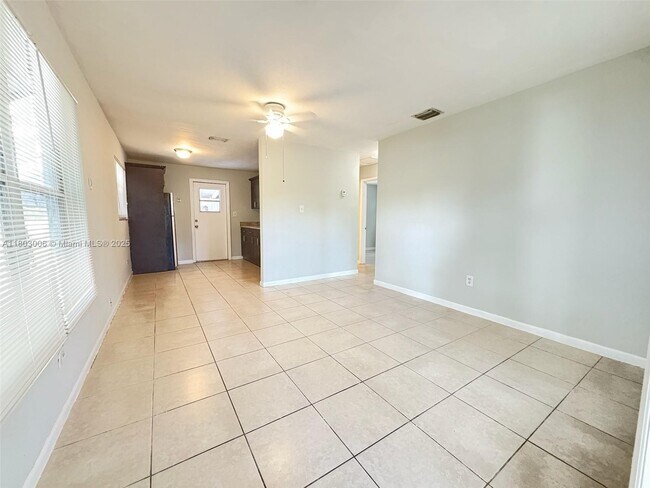 Building Photo - 3810 SW 55th Ave