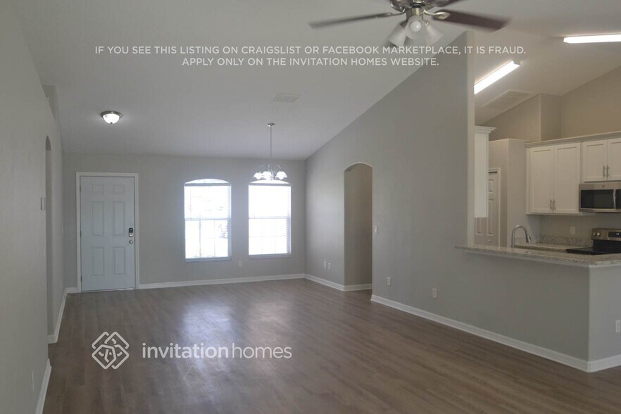 Building Photo - 11605 Lake Dr