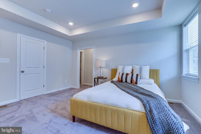 Building Photo - 14955 River Walk Way