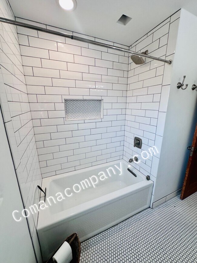 Building Photo - 4806 Aragon Dr