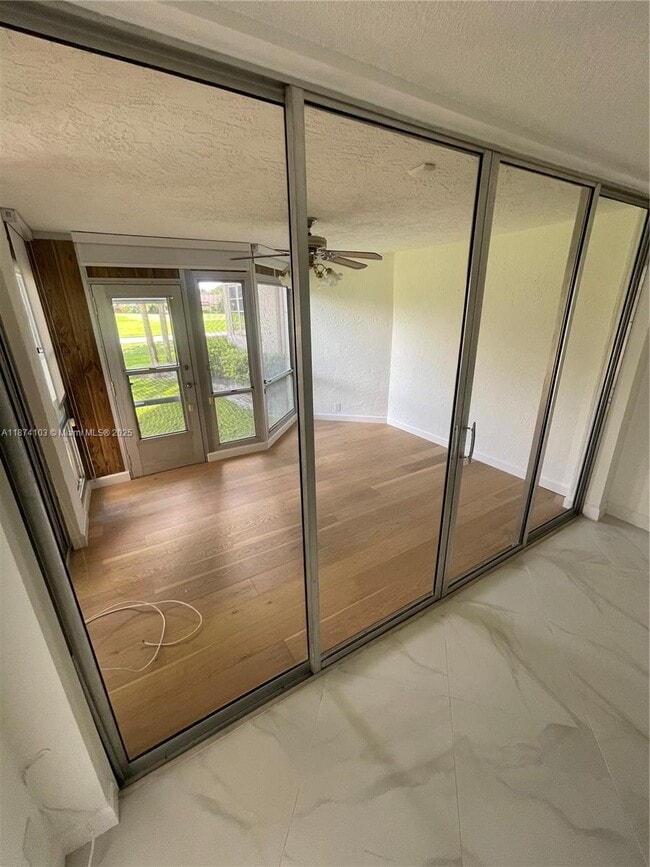 Building Photo - 9510 Seagrape Dr