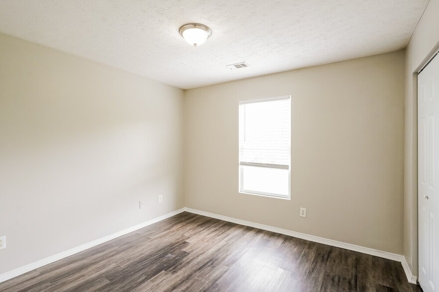 Building Photo - 2893 Creekbend Dr