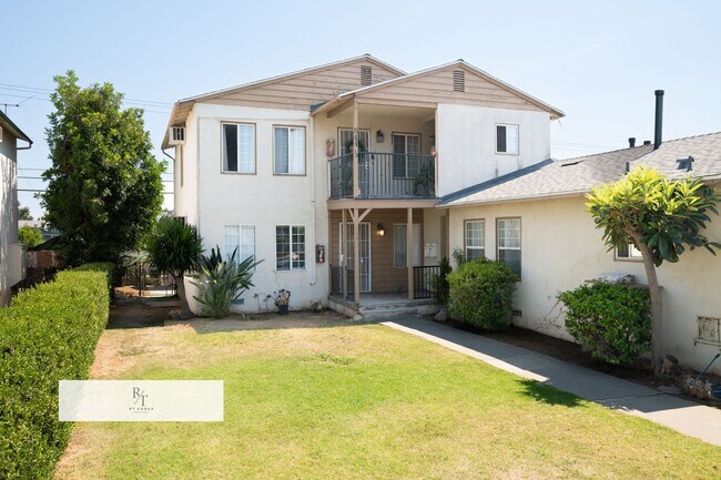 Building Photo - Prime Location Apartment with Remodeled Ki...