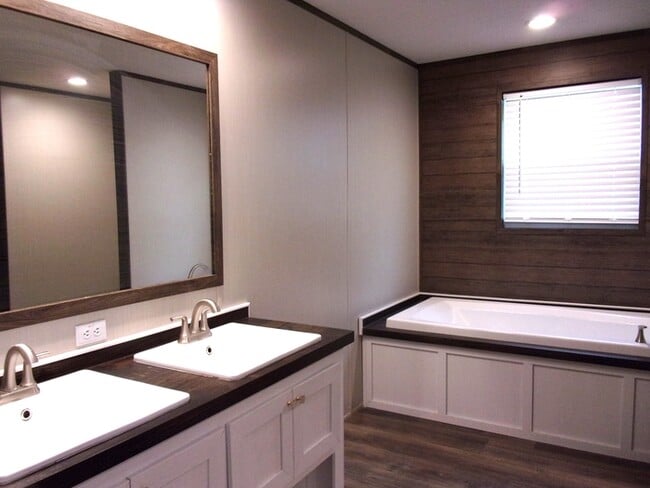 Building Photo - 811 Sitton Rd