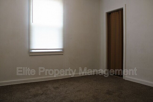 Building Photo - 2727 Santa Fe Dr