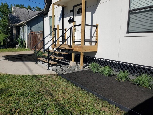 Primary Photo - 1904 Davis St