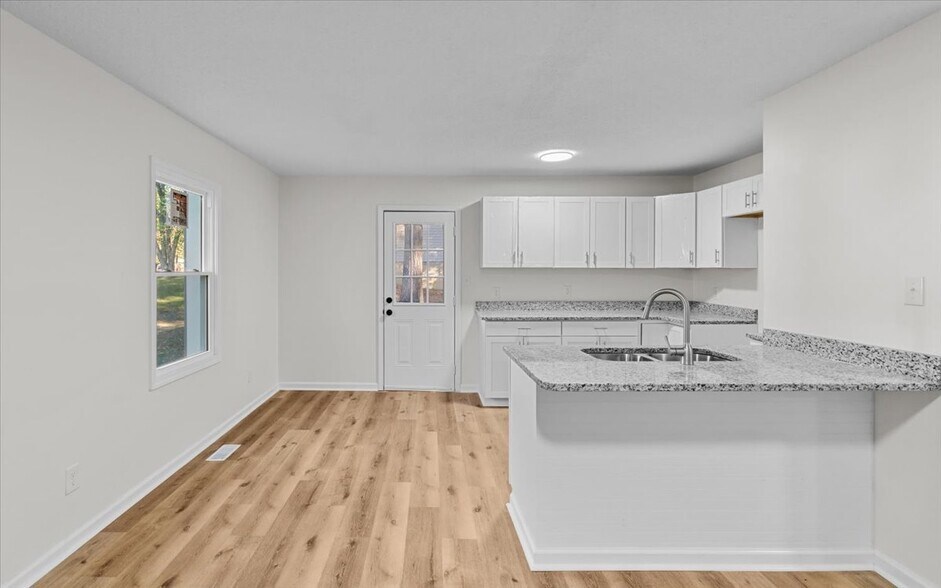 Building Photo - 718 Miles St