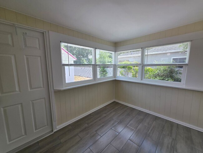 Building Photo - Updated 2 Bedroom 1 Bath in Central Gulfport