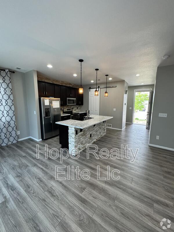 Building Photo - 7015 Preble Dr